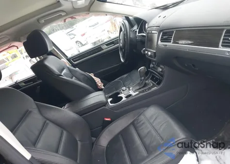 2016 Volkswagen Touareg Vr6 Executive z USA, uszkodzony, nr VIN WVGEF9BP3GD012242